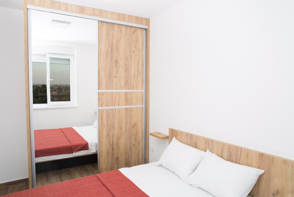 Apartment Koral Ruma Ngoại thất bức ảnh
